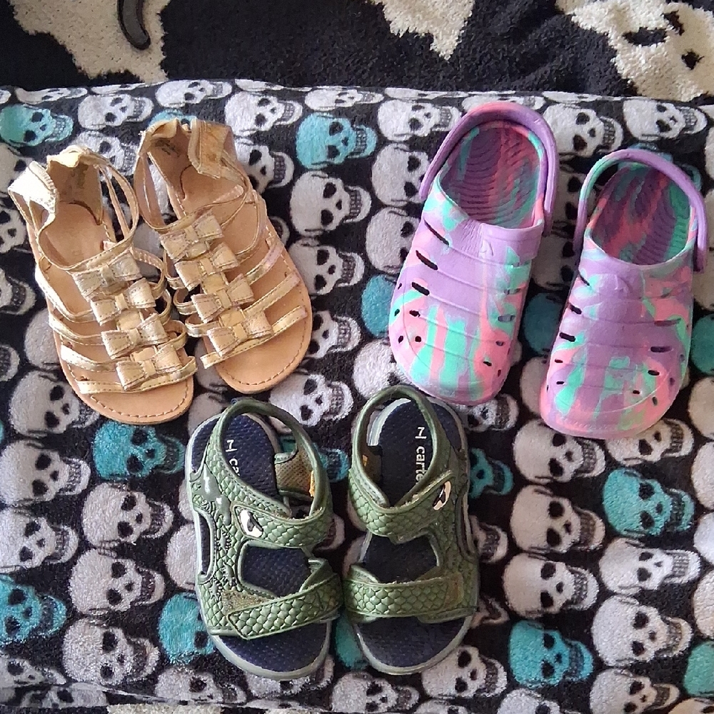💎🖤Kids Sandals in Gold, Green, and Purple  Size 7 Toddler Lot Of 3 Like New